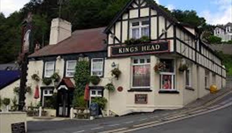 Bodlondeb Castle Bed & Breakfast { Central Llandudno} Экстерьер фото