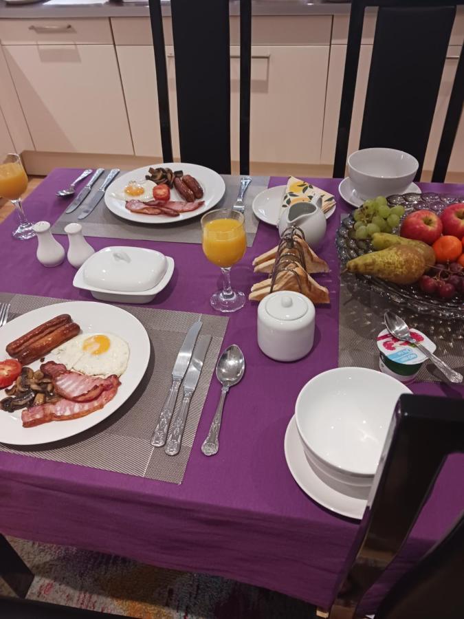 Bodlondeb Castle Bed & Breakfast { Central Llandudno} Экстерьер фото