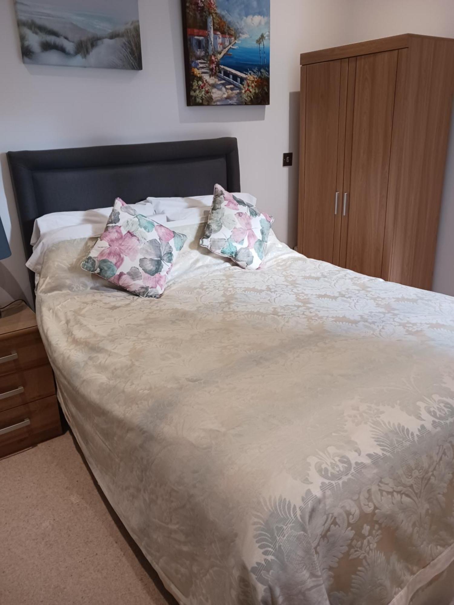 Bodlondeb Castle Bed & Breakfast { Central Llandudno} Экстерьер фото